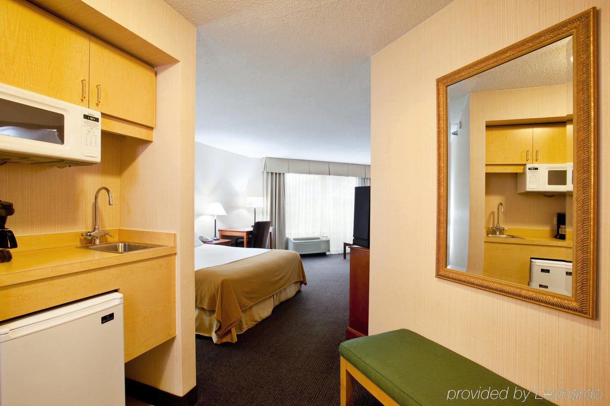 Holiday Inn Express & Suites Chicago-Midway Airport, An Ihg Hotel Bedford Park Bagian luar foto